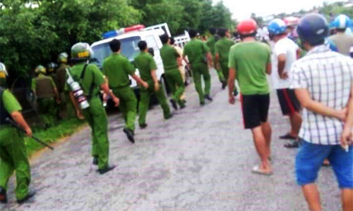 Hàng trăm cảnh sát được huy động để truy tìm 50 người nghiện trốn trại 