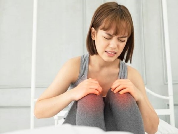 Đau xương khớp là 1 trong các bệnh thường gặp lúc giao mùa