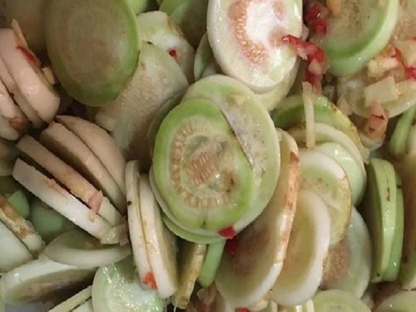 Ăn cà muối hỏng – nguy cơ ngộ độc cao