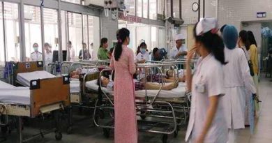 Sập giàn giáo khiến 25 học sinh bị thương khi dự lễ 20/11 ở Sài Gòn