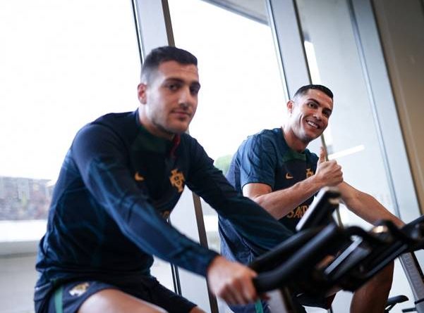 Tin tức thể thao 13/10: Dalot trêu ghẹo Ronaldo tại ĐTQG