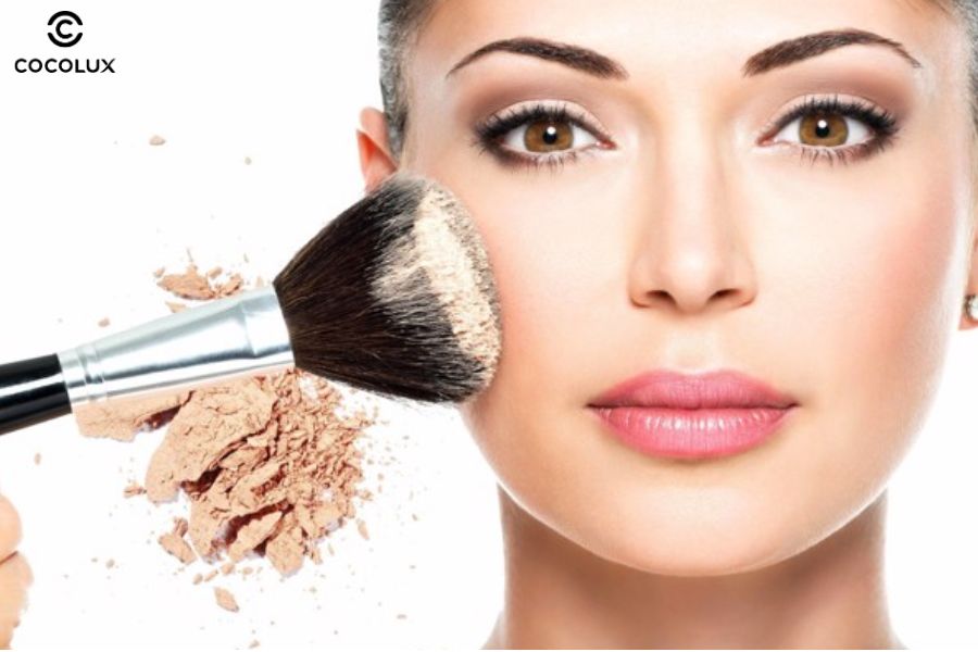 Dùng Cọ Trang Điểm Để Tán Nền Dùng Cọ Trang Điểm Để Tán Nền