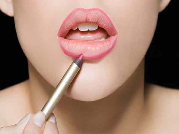 Cách trang điểm môi dày thành mỏng quyến rũ