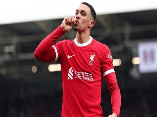 Tin Liverpool 22/7: Alexander-Arnold khiến cho HLV Slot bối rối