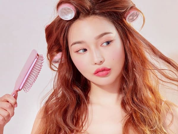 Cách làm tóc xoăn bằng lô cuốn không sử dụng nhiệt