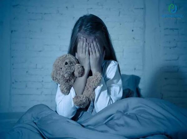 Trẻ bị lạnh run người nhưng không sốt nên xử lý thế nào