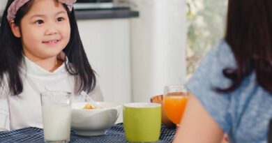 Những loại sữa làm trẻ dậy thì sớm