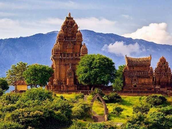 Tháp Po Klong Garai là điểm du lịch Phan Rang nổi bật