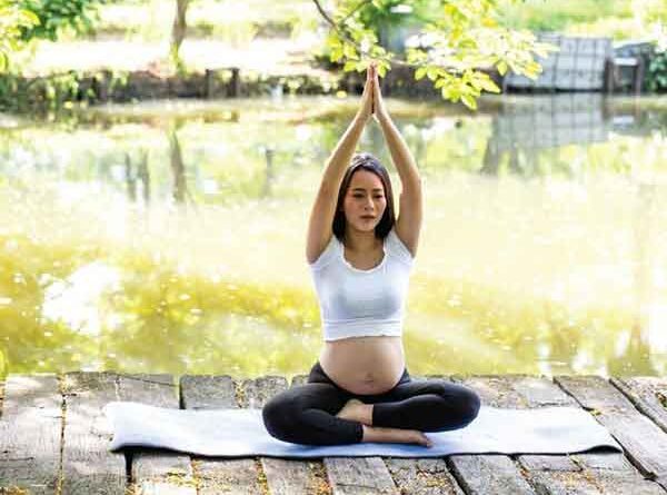Yoga với các động tác nhẹ nhàng trong 3 tháng đầu mang lại nhiều lợi ích