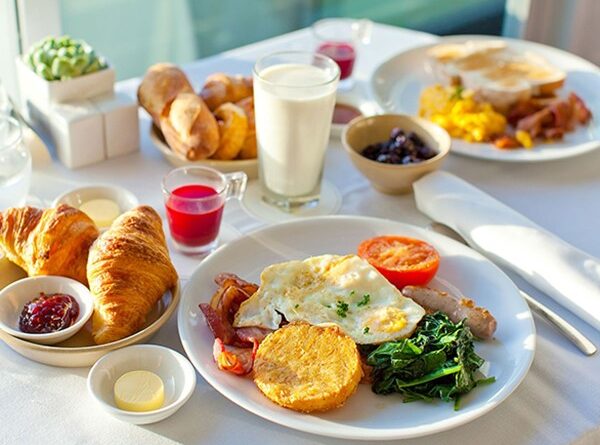 Bỏ túi thực đơn lành mạnh cho bà bầu khi ăn ngoài