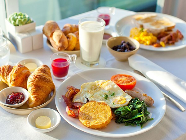 Bỏ túi thực đơn lành mạnh cho bà bầu khi ăn ngoài
